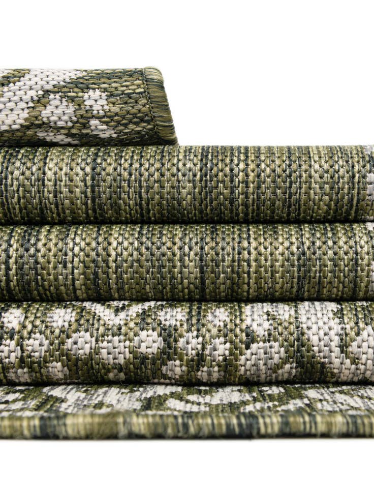 Detail image of  7' 10 x 10'  Washable Border Indoor / Outdoor Oval Rug