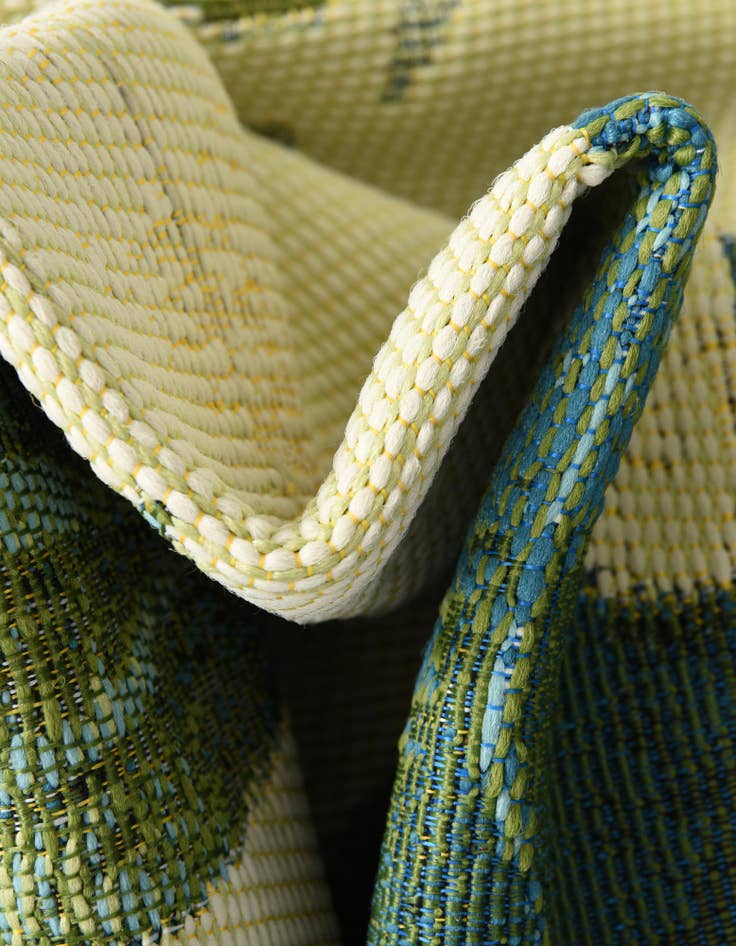 Detail image of  7' 10 x 10'  Washable Botanical Indoor / Outdoor Oval Rug