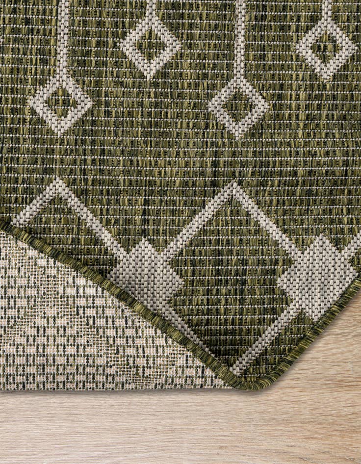 Detail image of  5' 3 x 8'  Washable Lattice Indoor / Outdoor Oval Rug
