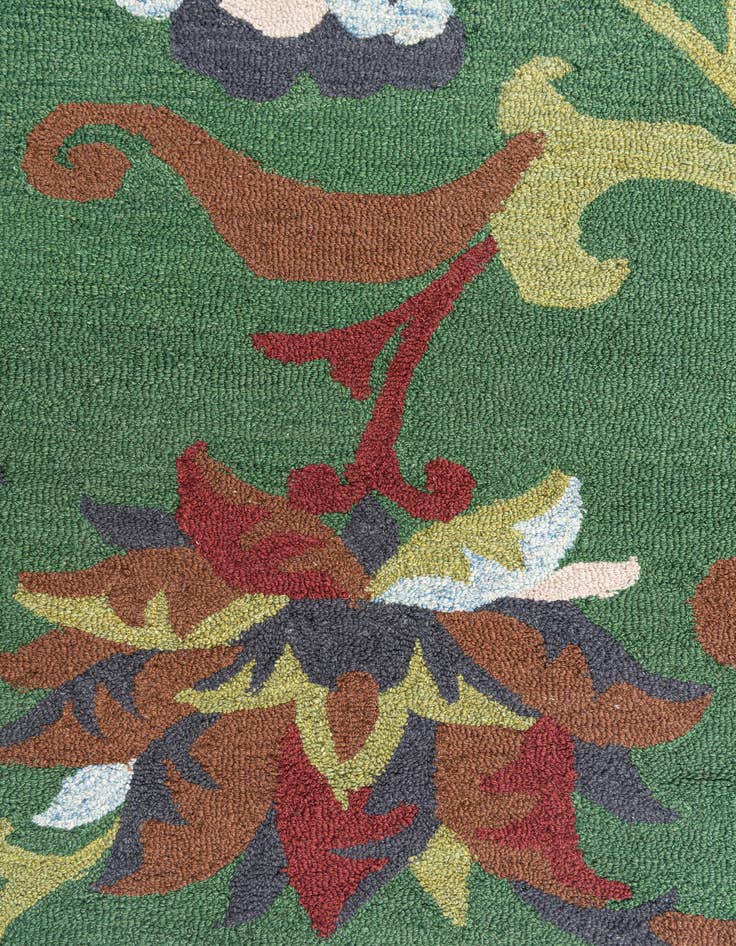 Detail image of  5' 1 x 8' Agra Rug
