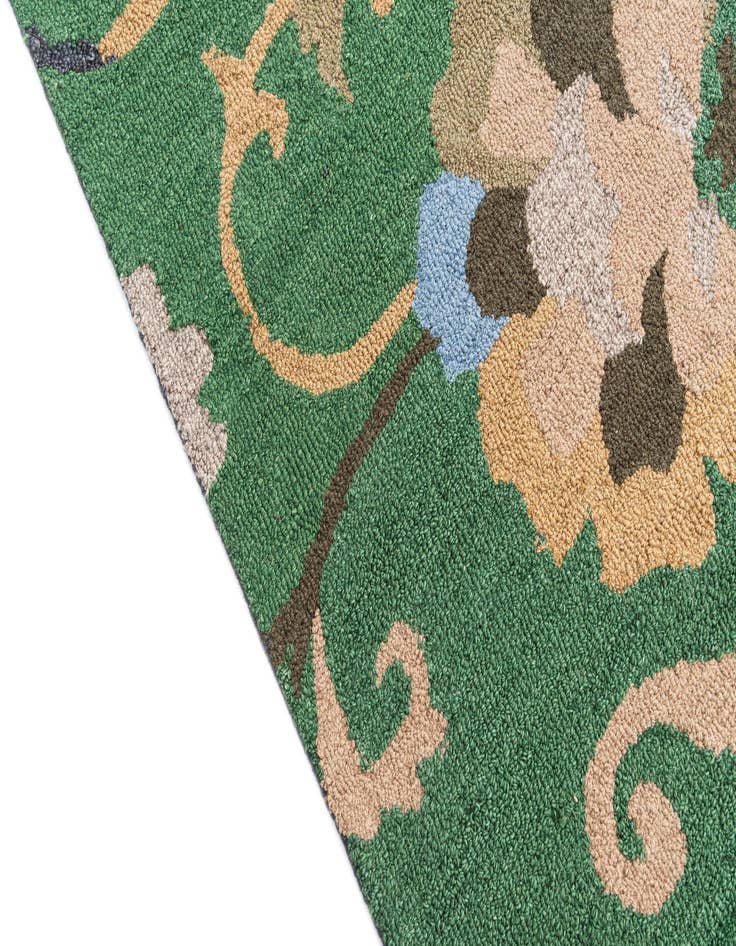 Detail image of  5' 1 x 8' Agra Rug