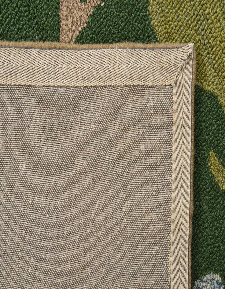 Detail image of  5' 1 x 8' Agra Rug