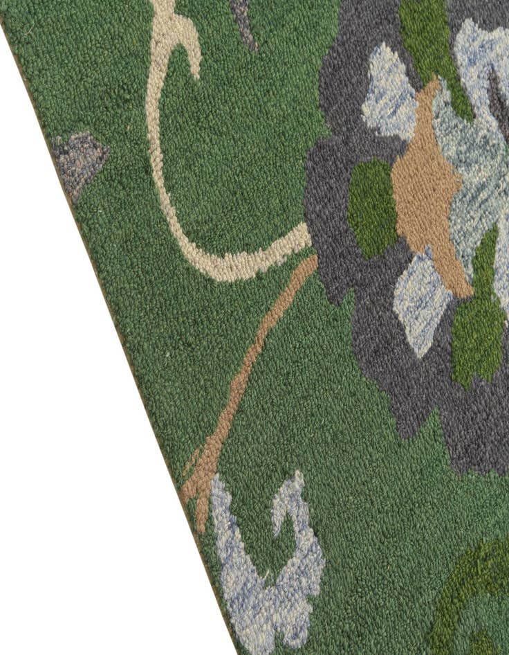 Detail image of  5' x 8' Agra Rug