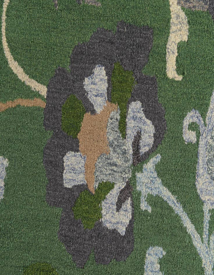 Detail image of  5' x 8' Agra Rug
