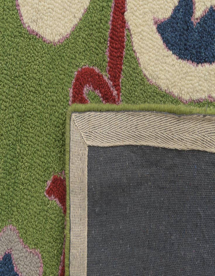Detail image of  5' 1 x 8' Agra Wool Rug