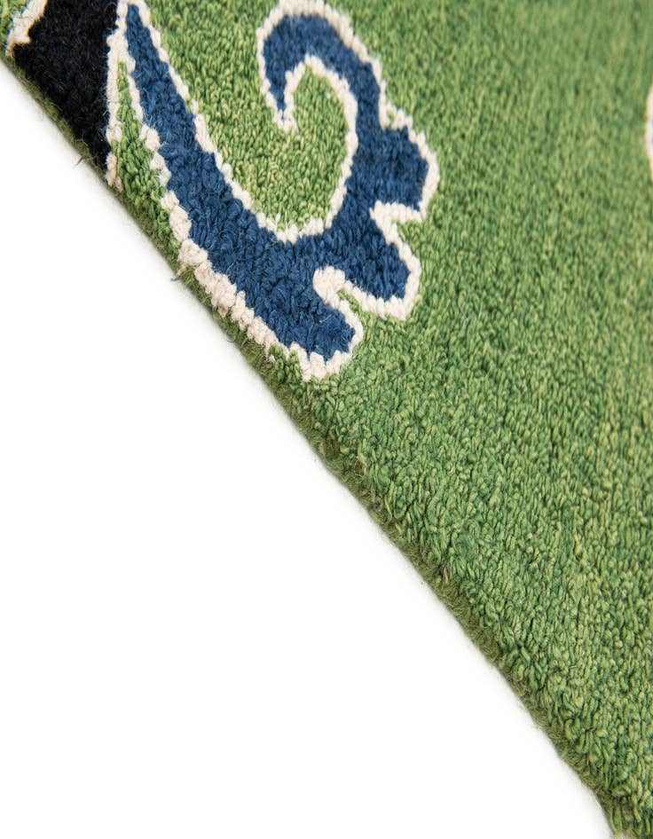 Detail image of  5' 1 x 7' 11 Agra Rug