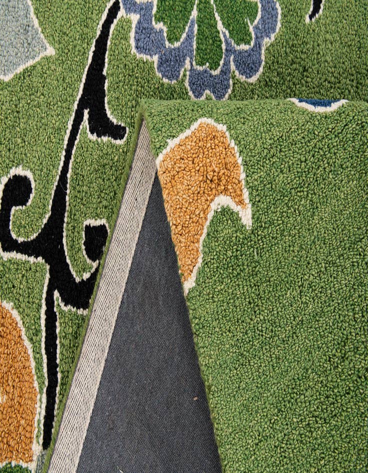 Detail image of  5' 1 x 7' 11 Agra Rug