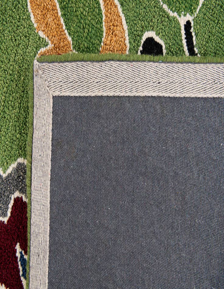 Detail image of  5' 1 x 7' 11 Agra Rug
