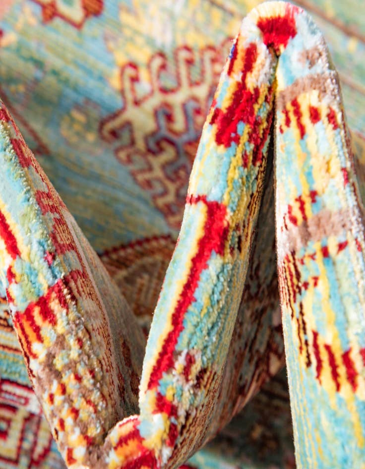 Detail image of  6' x 9' Alexis Rug