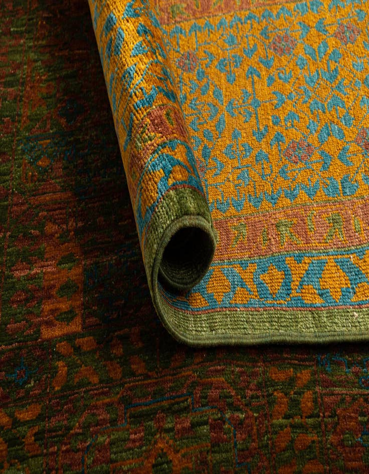 Detail image of  6' 11 x 9' 10 Amina Rug