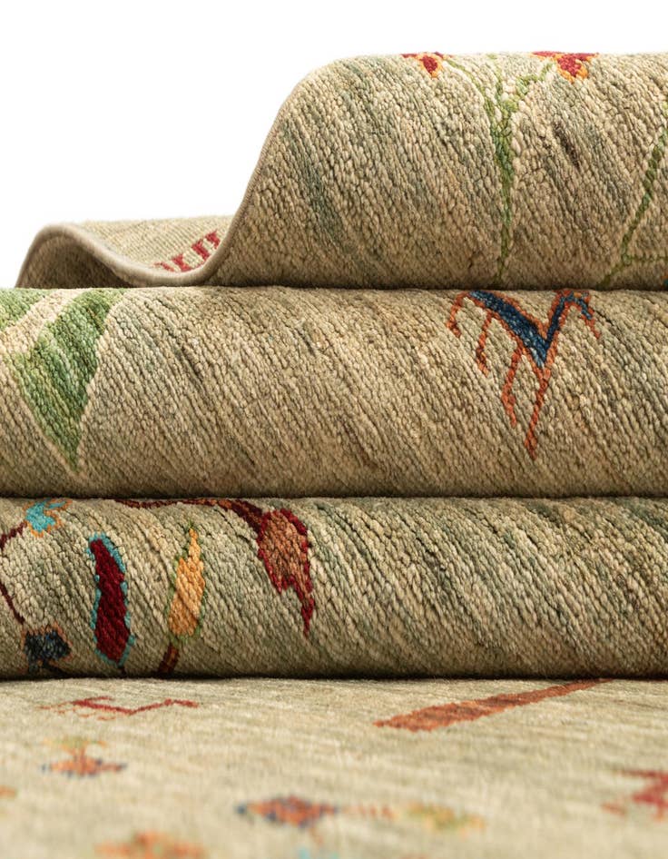 Detail image of  6' 11 x 9' 9 Ariana Rug