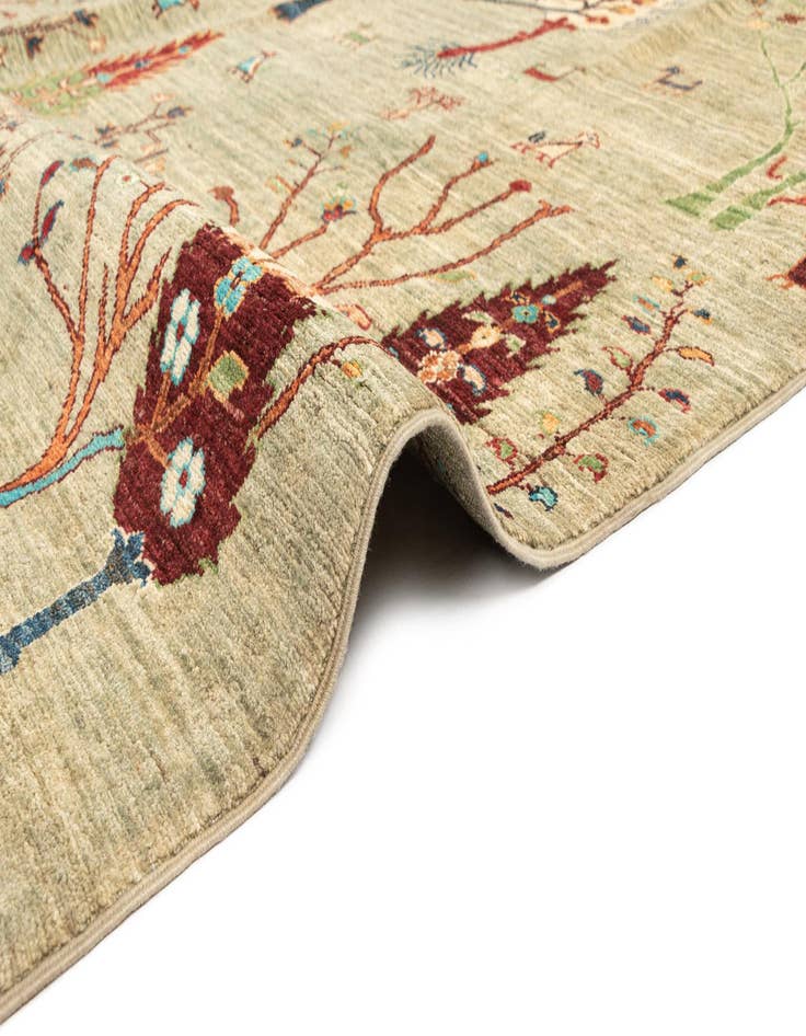 Detail image of  6' 11 x 9' 9 Ariana Rug