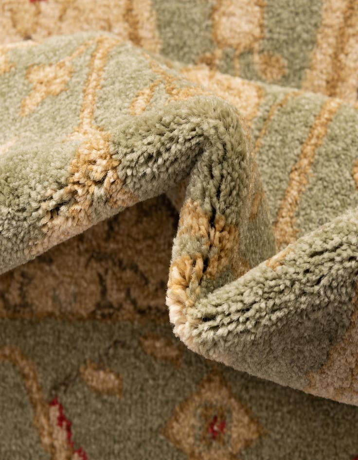 Detail image of  7' x 10' Chelsea Rug