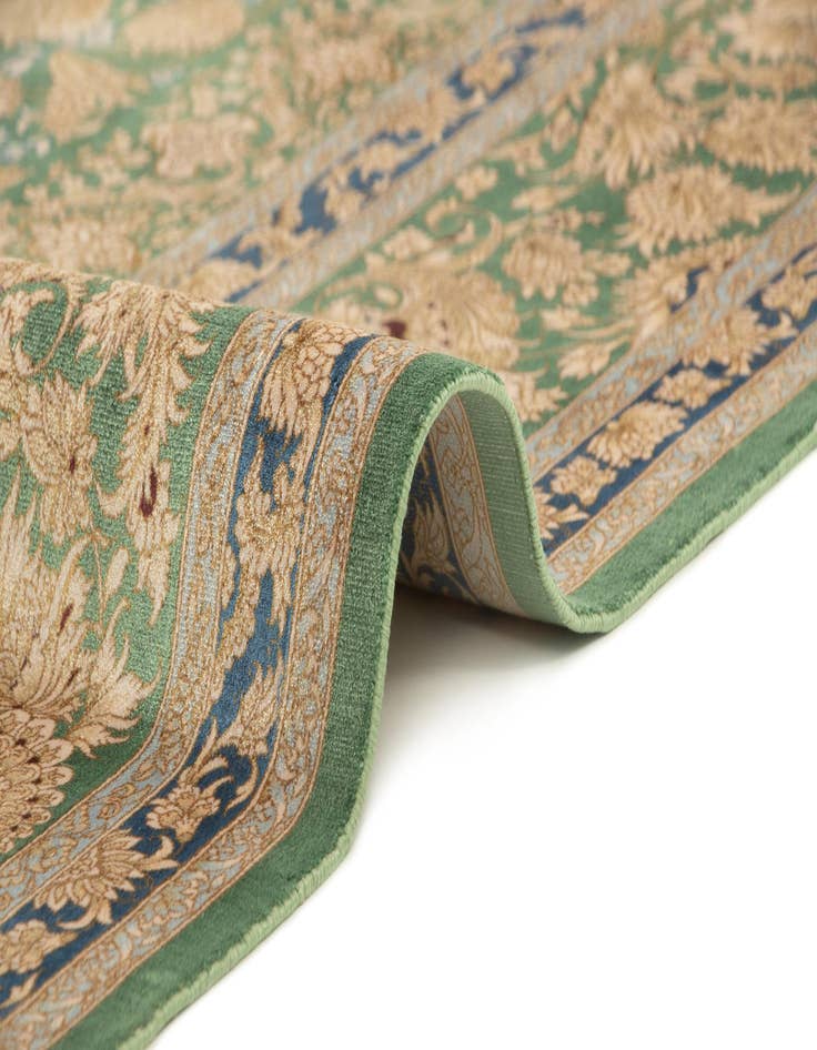 Detail image of  6' 9 x 9' 11 Ghom Design Rug