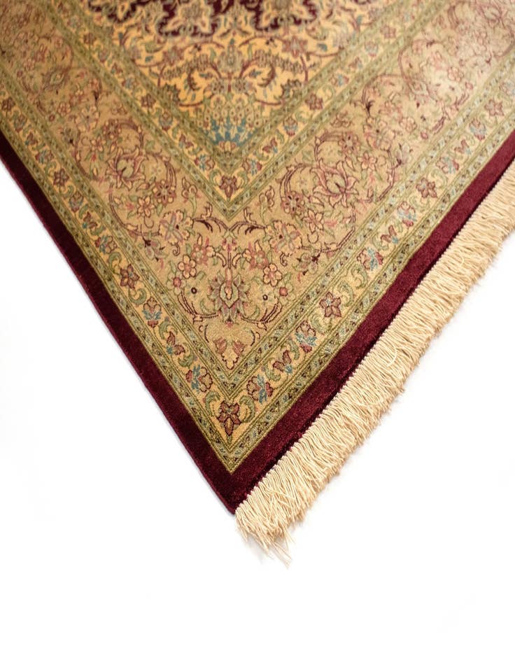 Detail image of  4' 4 x 6' 6 Ghom Silk Rug