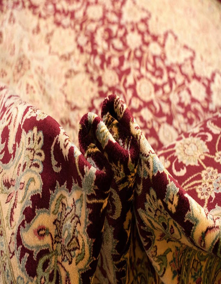 Detail image of  4' 4 x 6' 6 Ghom Silk Rug