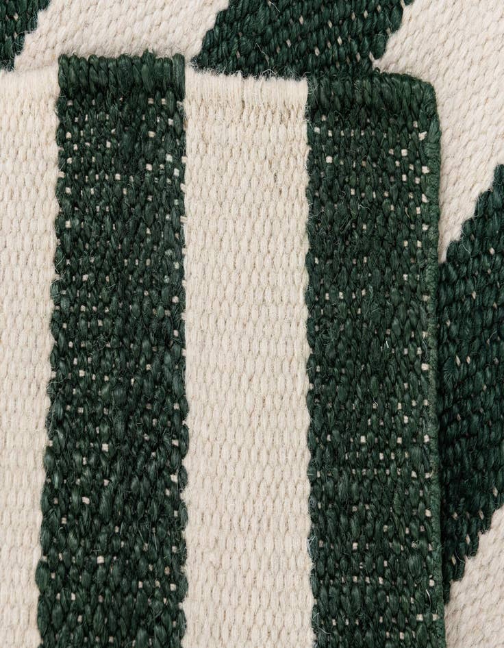 Detail image of 2' 1 x 3' 3 Hand Woven Jill Zarin Hamptons Rug