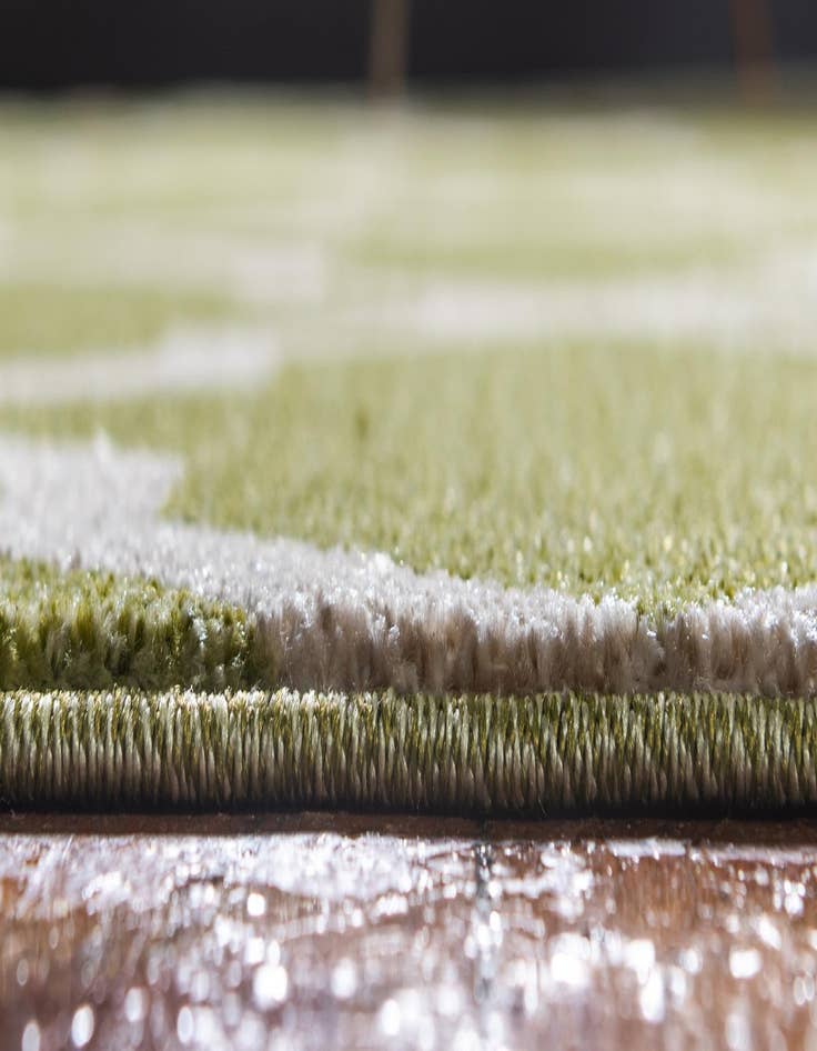 Detail image of 7' x 10' Lattice Rug