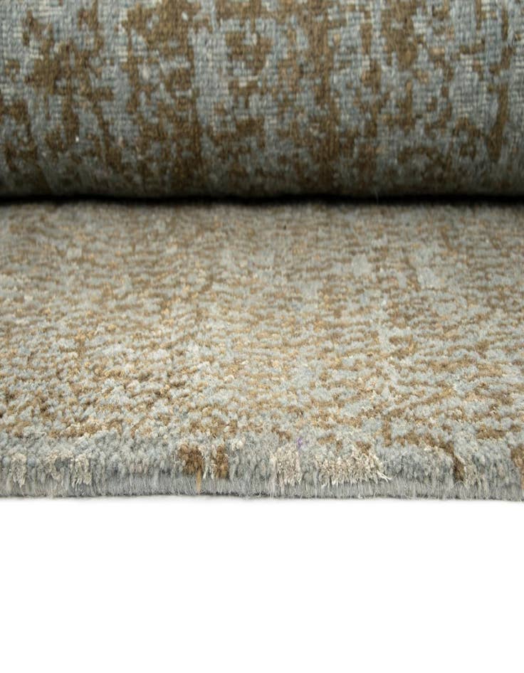 Detail image of  7' 7 x 9' 11 Modern Himalaya Wool Rug
