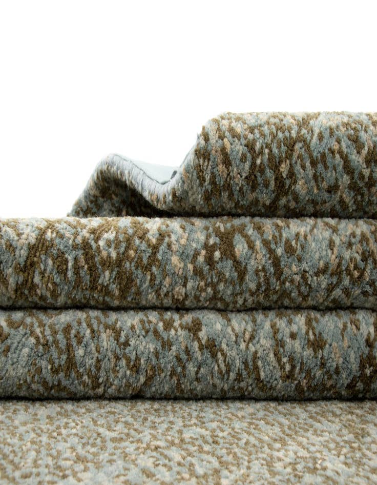 Detail image of  7' 7 x 9' 8 Modern Himalaya Wool Rug