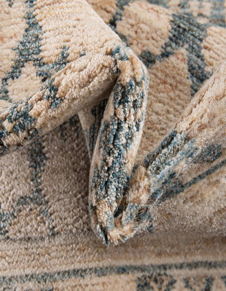 Detail image of  5' 3 x 7' 7 Noble Rug