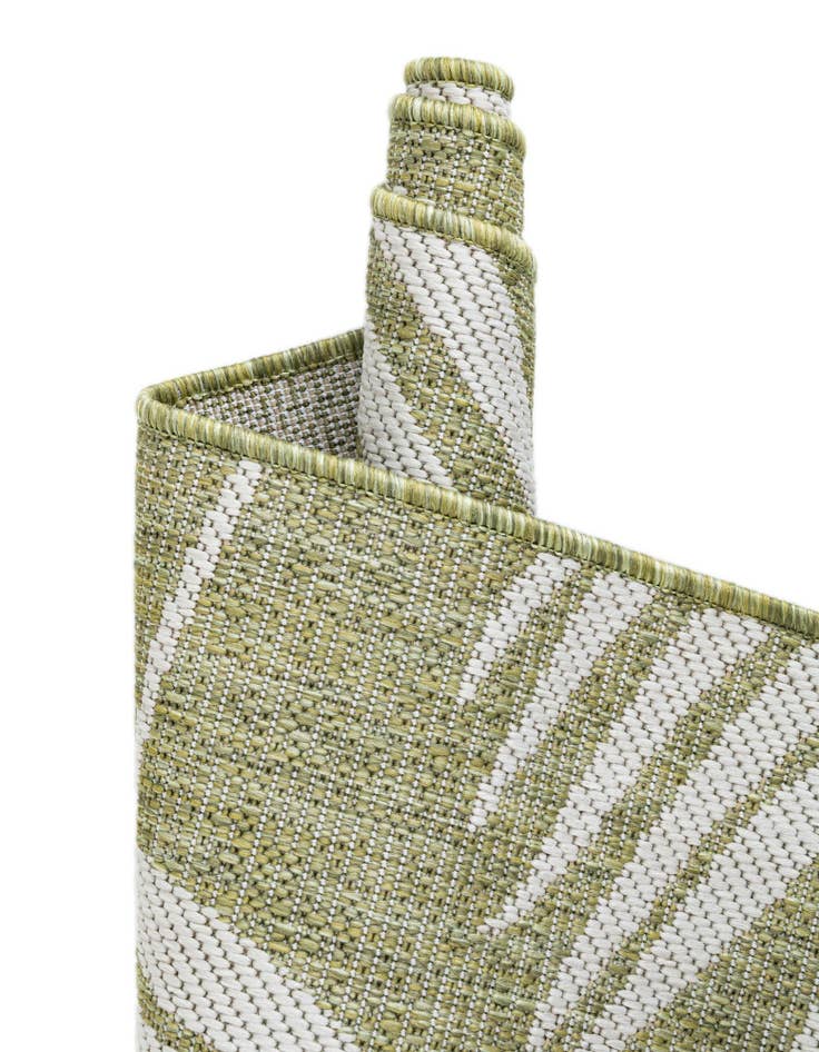 Detail image of  7' x 10'  Washable Botanical Indoor / Outdoor Rug