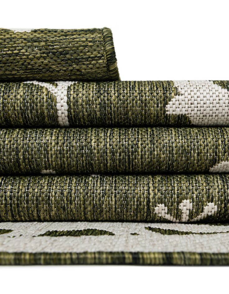 Detail image of  4' x 6'  Washable Holiday Indoor / Outdoor Rug