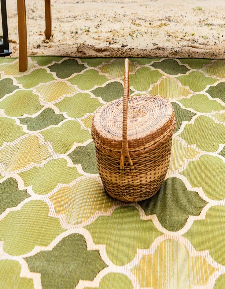 Detail image of  5' 3 x 8'  Washable Lattice Indoor / Outdoor Rug