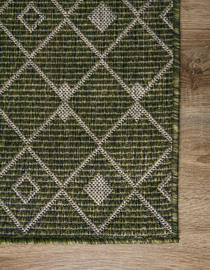 Detail image of 5' 3 x 8' Washable Lattice Indoor / Outdoor Rug