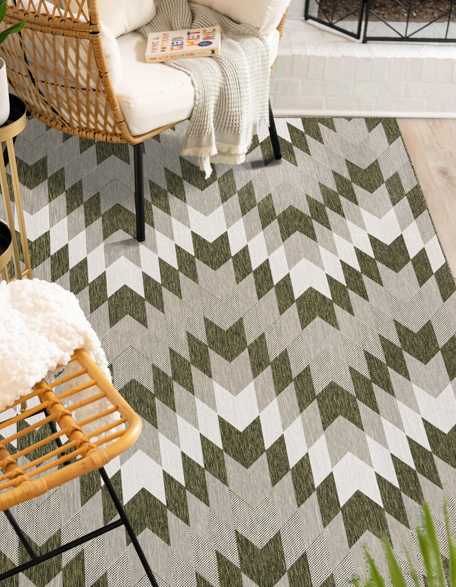 Green 4' x 6' Modern Indoor / Outdoor Rug | Rugs.com