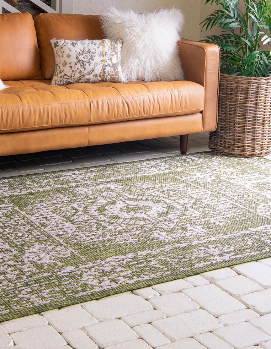 Green 4' x 6' Traditional Indoor / Outdoor Rug | Rugs.com