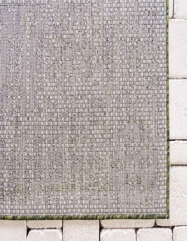 Detail image of  7' x 10'  Washable Traditional Indoor / Outdoor Rug