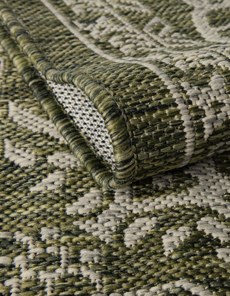 Detail image of  6' x 9'  Washable Traditional Indoor / Outdoor Rug