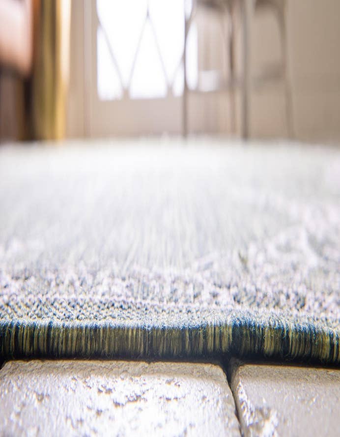 Detail image of  4' x 6'  Washable Traditional Indoor / Outdoor Rug
