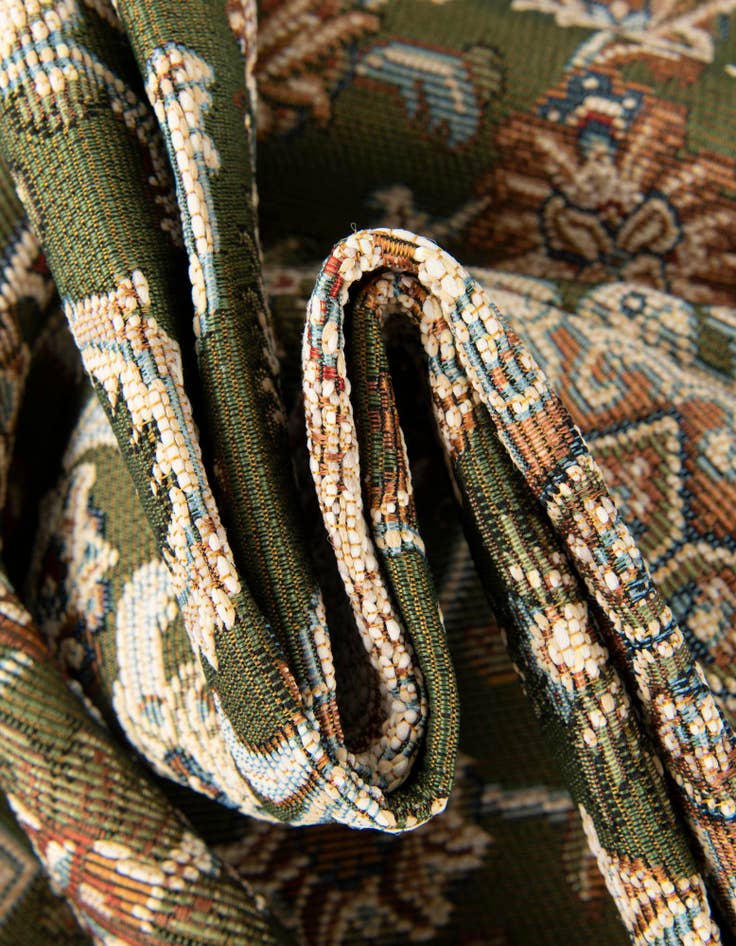 Detail image of  5' 3 x 8'  Washable Traditional Indoor / Outdoor Rug