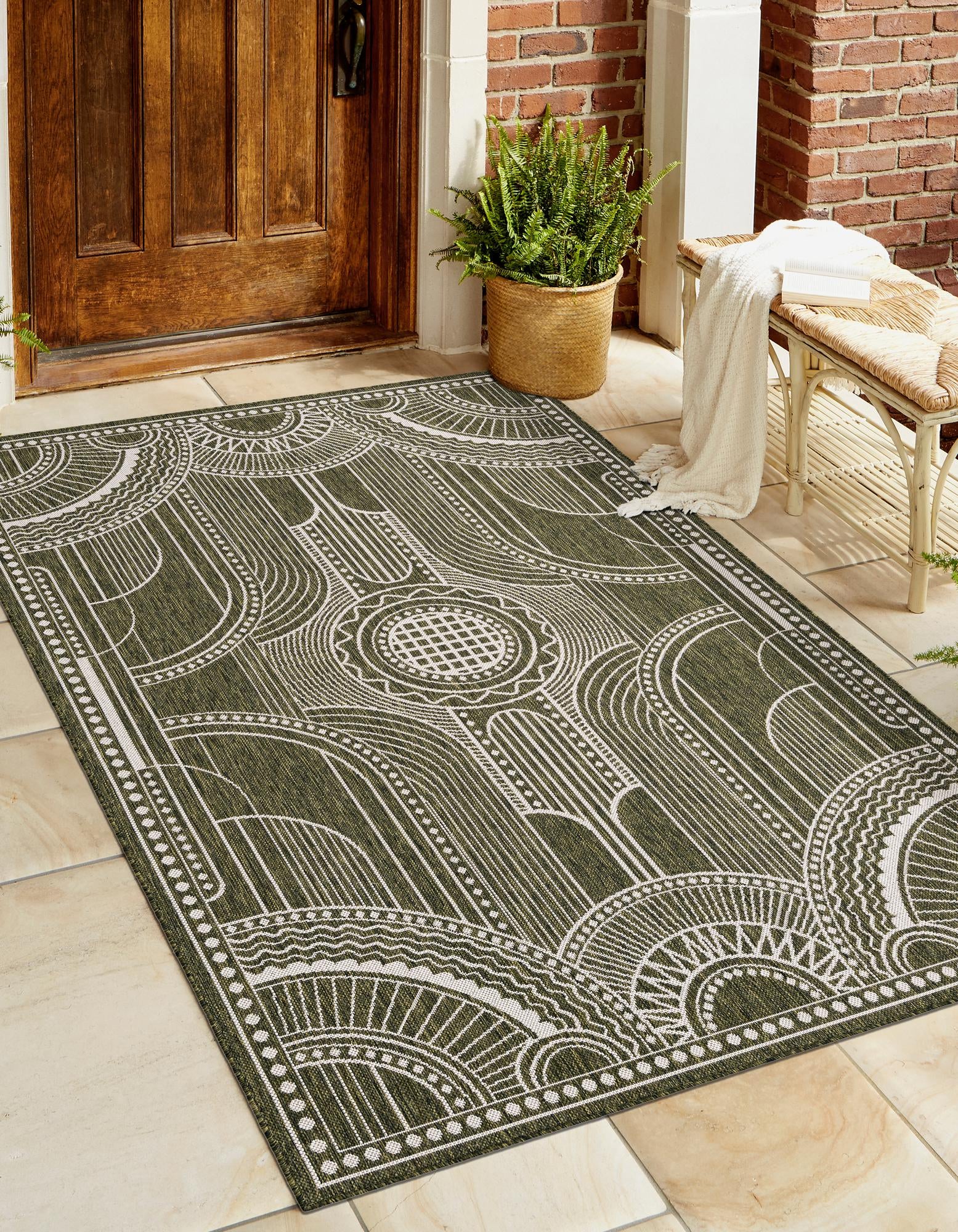 Green 6' x 9' Traditional Indoor / Outdoor Rug | Rugs.com