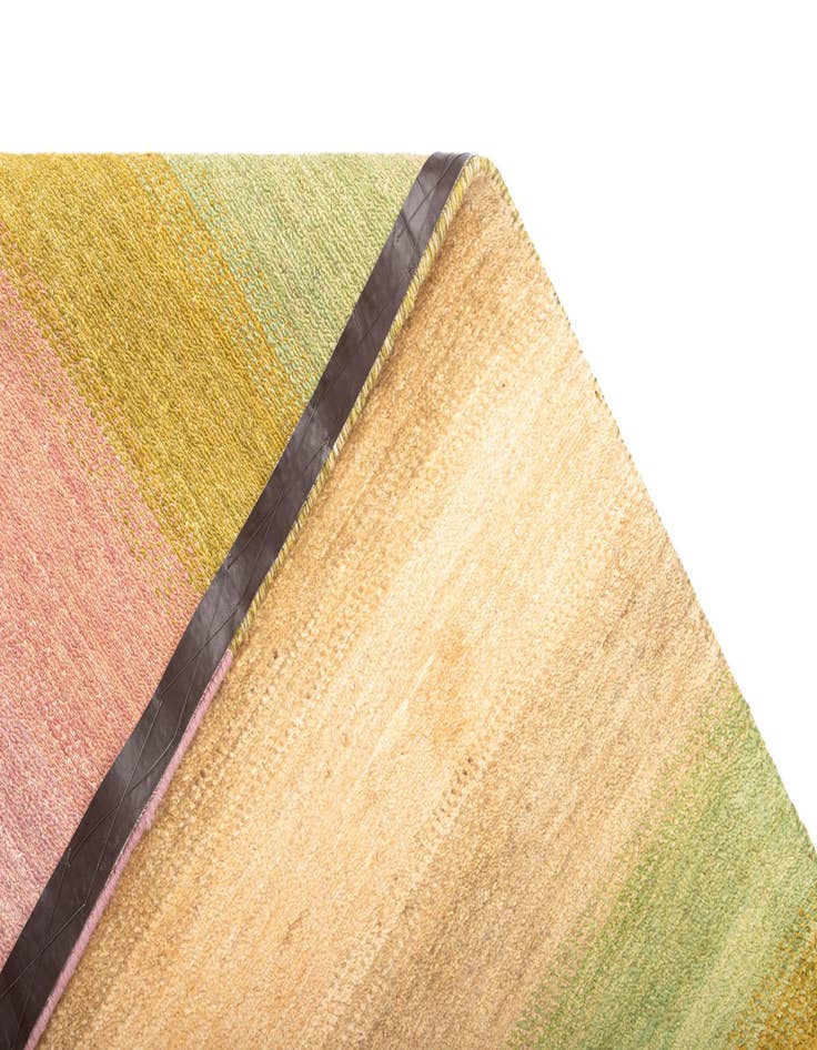 Detail image of 4' 1 x 6' 1 Tabiibaft Wool Rug