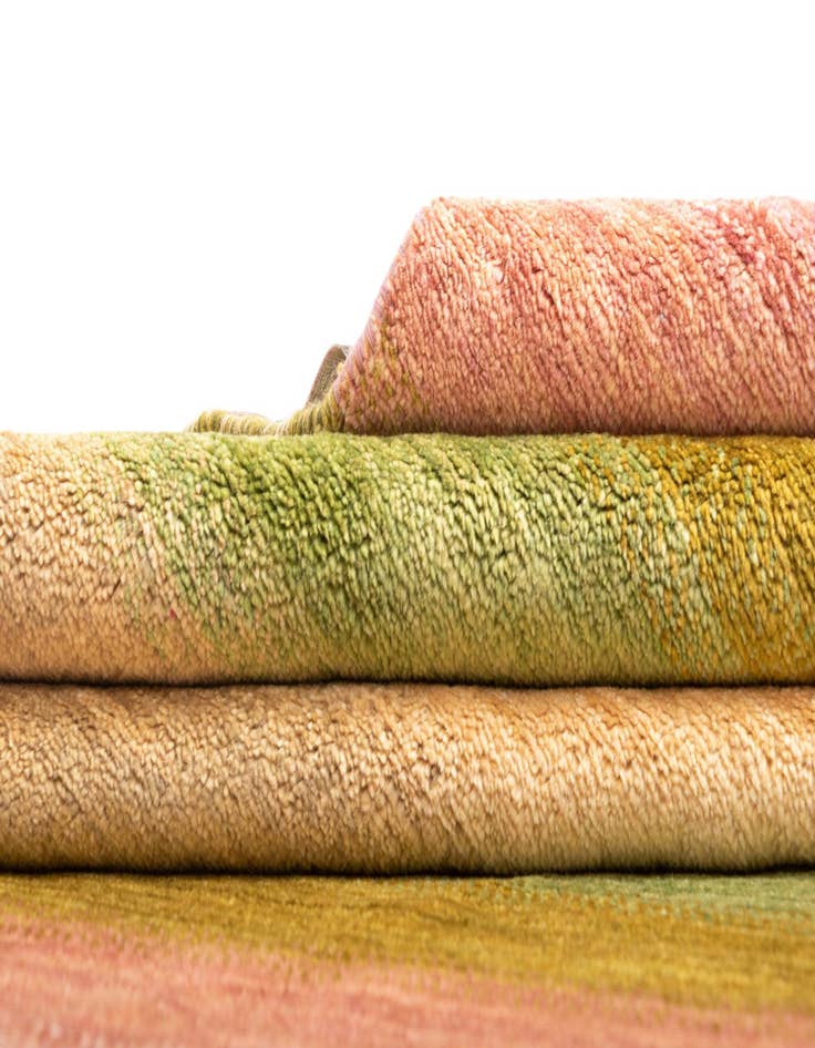 Detail image of 4' 1 x 6' 1 Tabiibaft Wool Rug