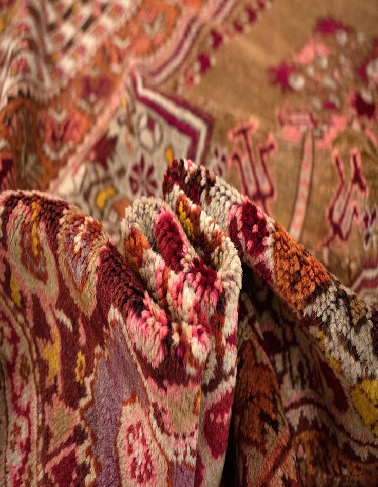 Detail image of  4' 7 x 7' 1  Hand Knotted Taspinar Rug