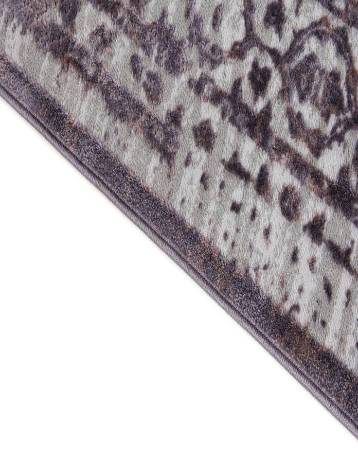 Detail image of  5' 2 x 7' 10 Vince Camuto Rug