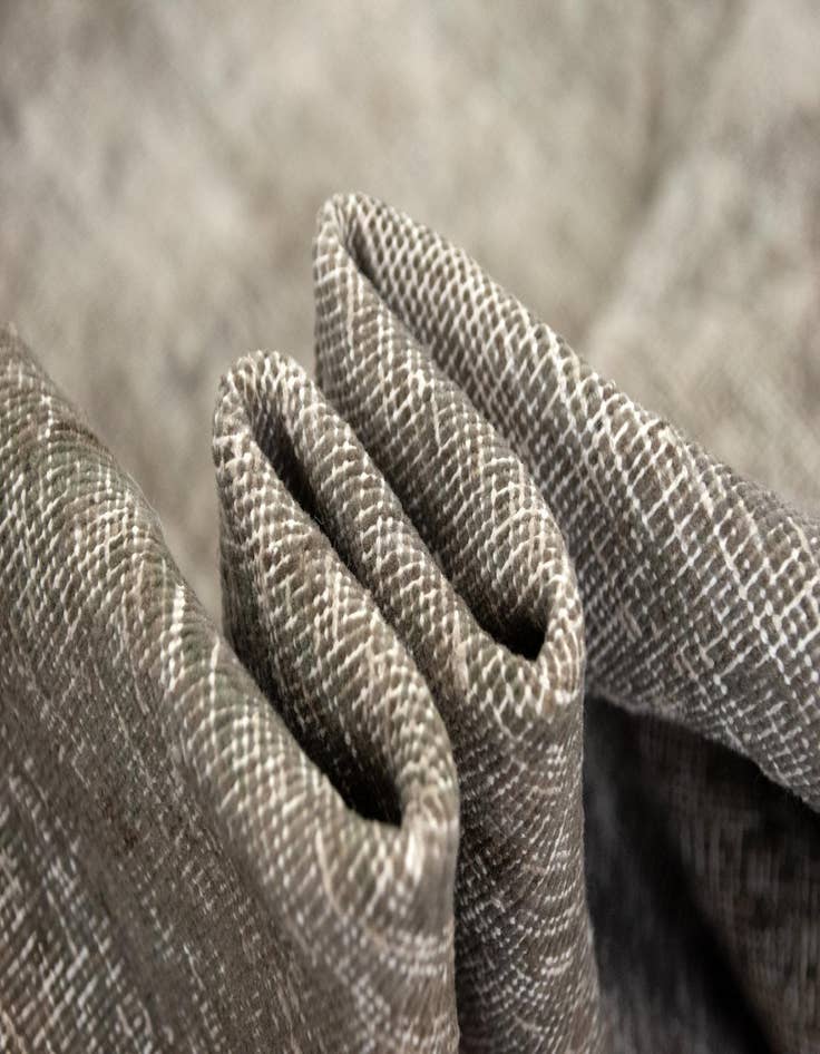 Detail image of  5' 8 x 6' 11 Vintage Royal Wool Rug