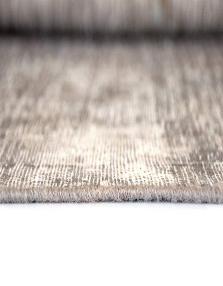 Detail image of  5' 8 x 6' 11 Vintage Royal Wool Rug