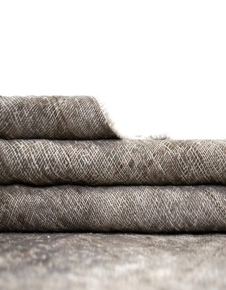 Detail image of  5' 8 x 6' 11 Vintage Royal Wool Rug