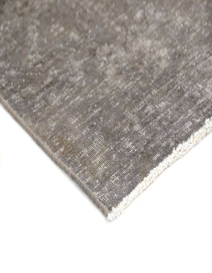 Detail image of  5' 8 x 6' 11 Vintage Royal Wool Rug