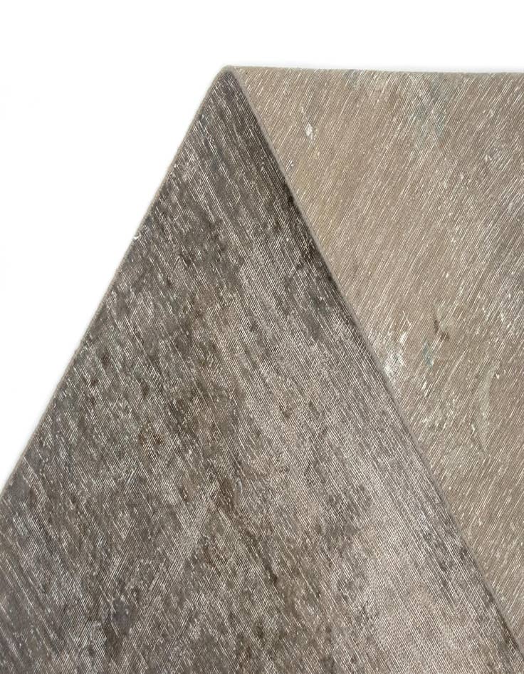 Detail image of  5' 8 x 6' 11 Vintage Royal Wool Rug