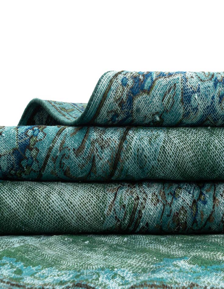 Detail image of  6' 10 x 9' 10 Vintage Royal Wool Rug