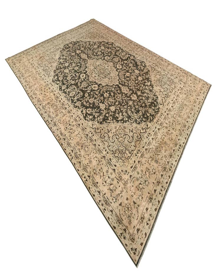 Detail image of  10' x 13' 5 Vintage Royal Wool Rug