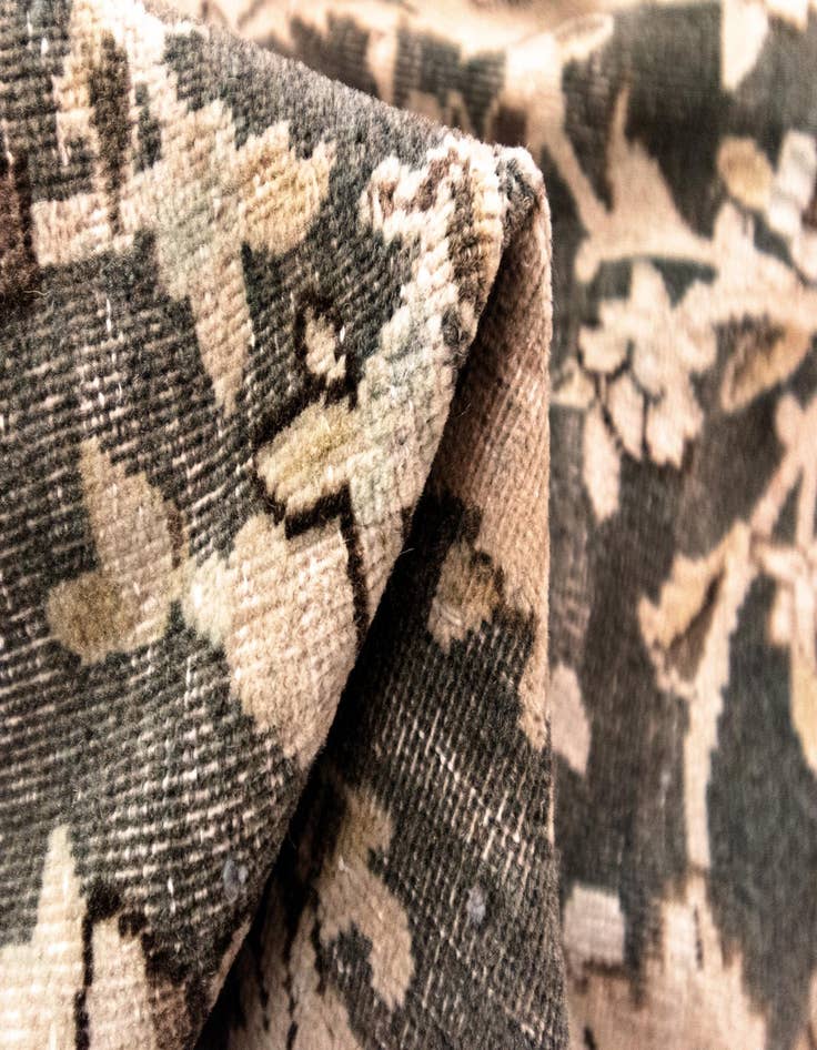 Detail image of  10' x 13' 5 Vintage Royal Wool Rug