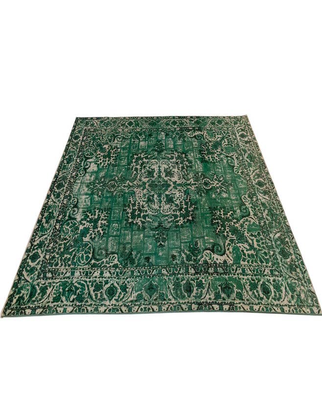 Detail image of  9' 5 x 12' 10 Vintage Royal Wool Rug