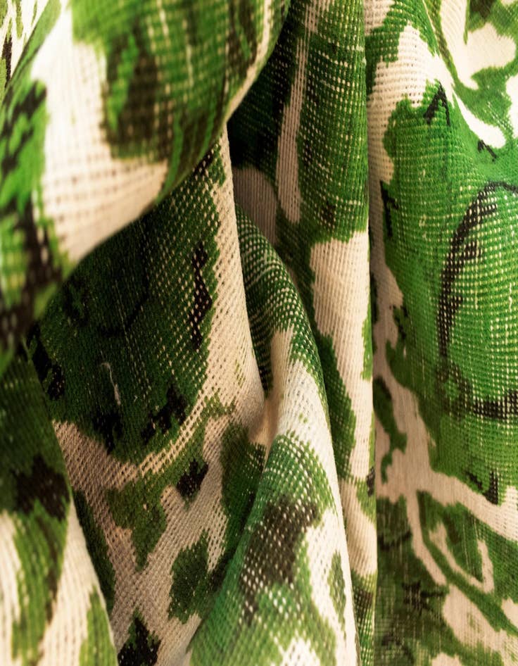 Detail image of  8' x 10' 11 Vintage Royal Wool Rug